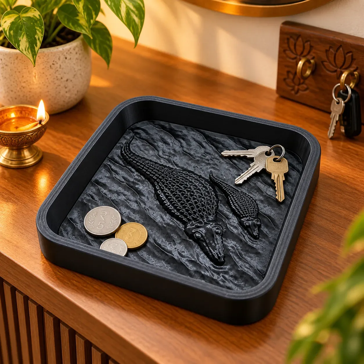 Crocodile Catch-All Tray – Stylish Entryway Organizer