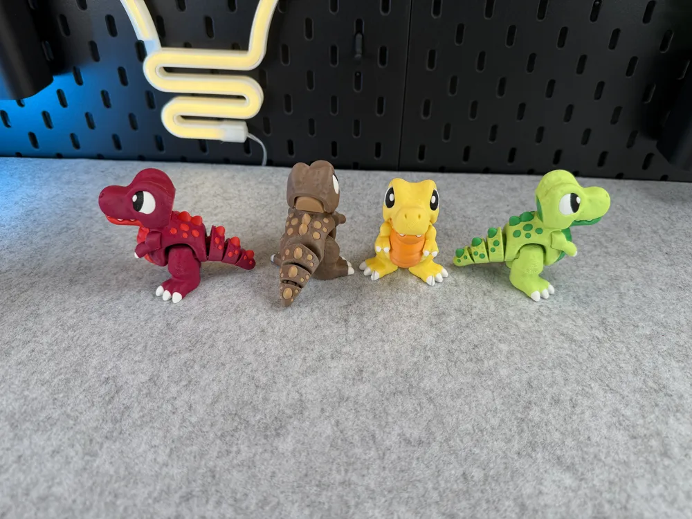 Flexi Baby Dino Keychain - Articulated 3D Printed Dinosaur